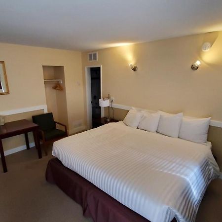 Comox Valley Inn & Suites Кортни Екстериор снимка
