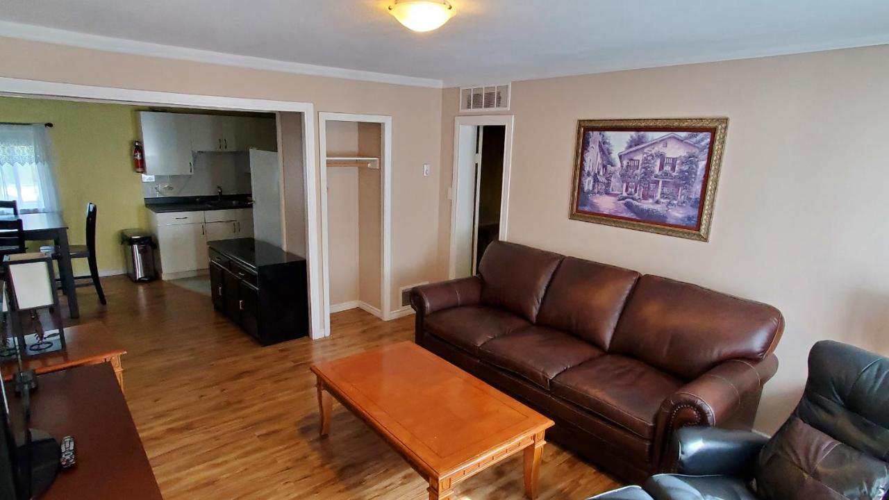Comox Valley Inn & Suites Кортни Екстериор снимка