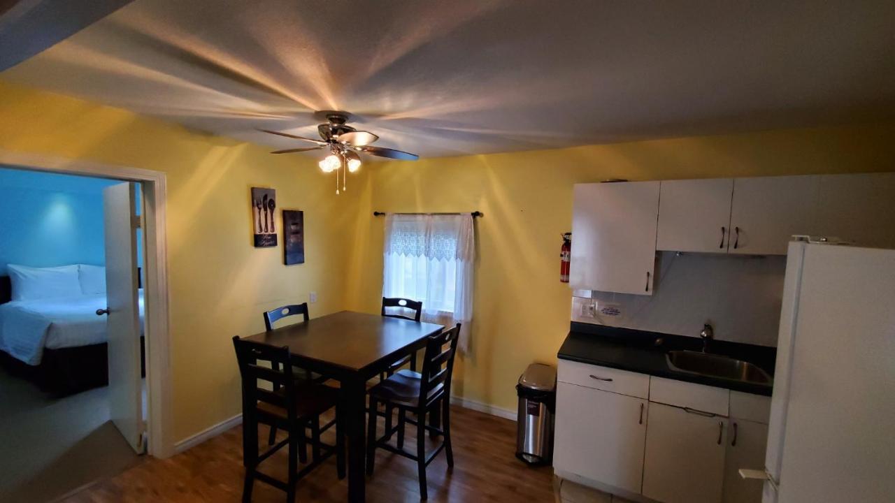 Comox Valley Inn & Suites Кортни Екстериор снимка