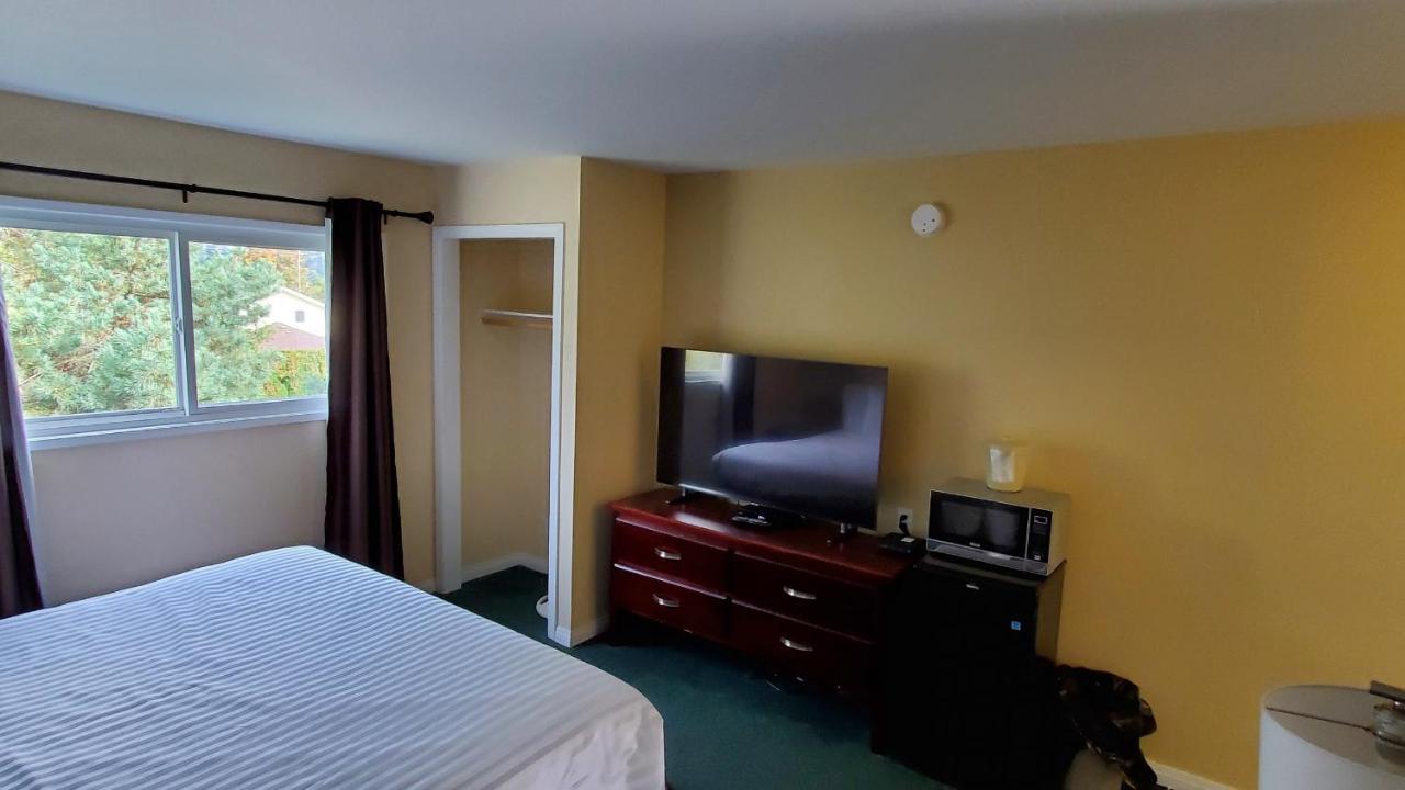 Comox Valley Inn & Suites Кортни Екстериор снимка