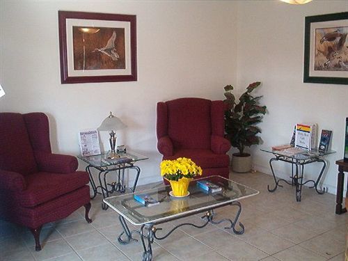 Comox Valley Inn & Suites Кортни Екстериор снимка